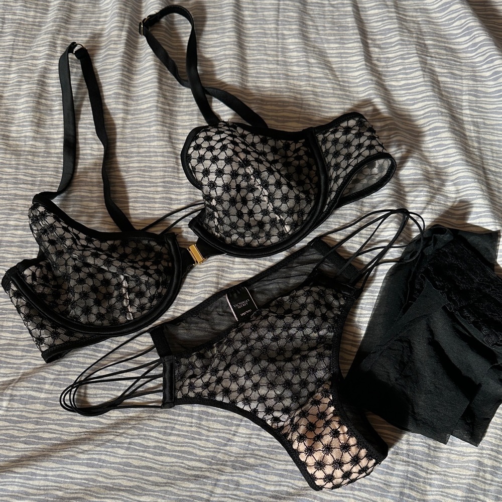 Victoria's Secret Black and Cream Lingerie Set